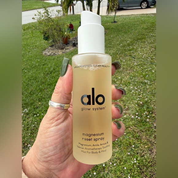 ALO Yoga Glow System Magnesium Reset Spray - Picture 8 of 10